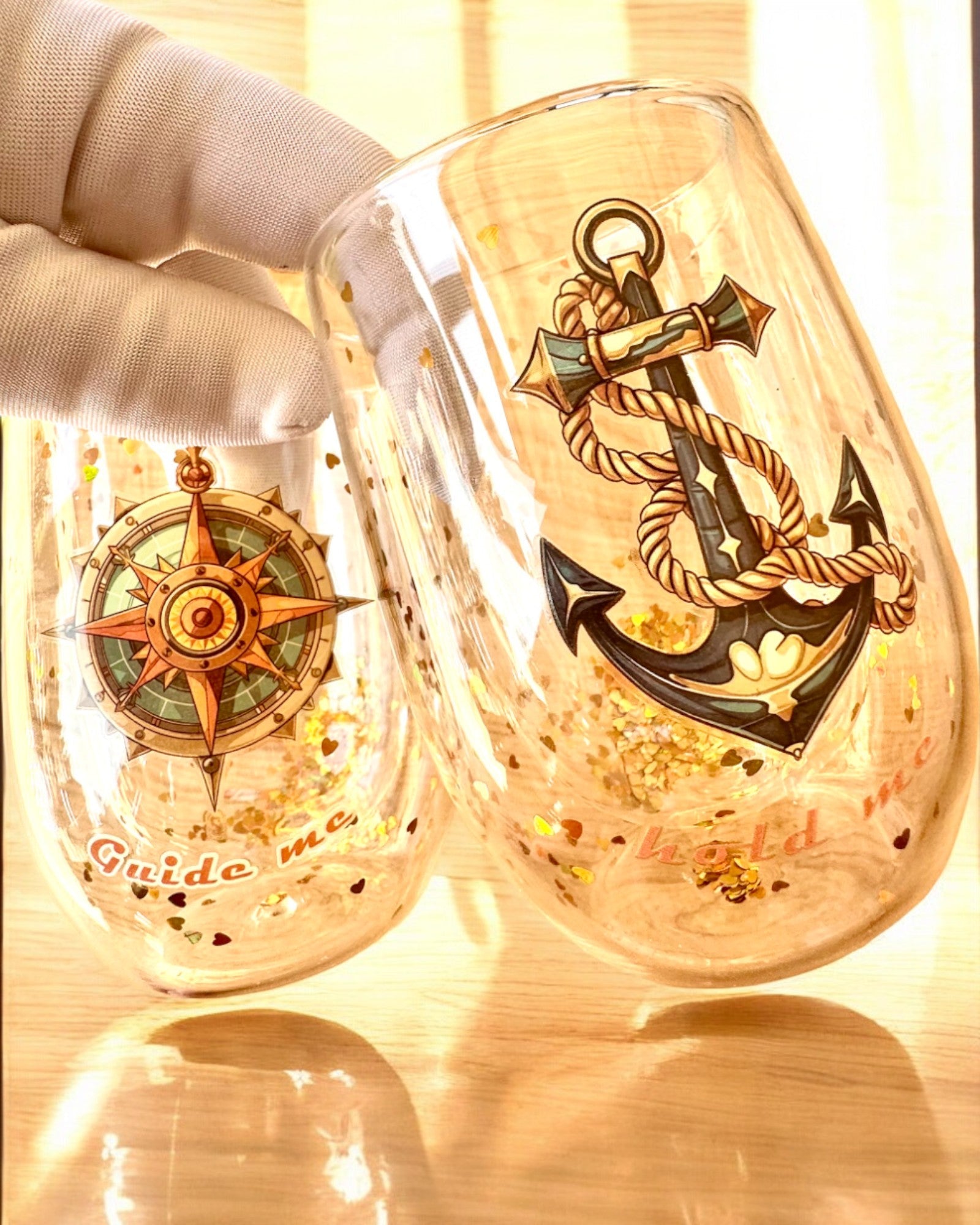 "Nautical Dreams" glas med dobbelt væg og gyldne flager - sæt med 2 stk., 300 ml kapacitet, mulighed for personliggørelse med gravering.