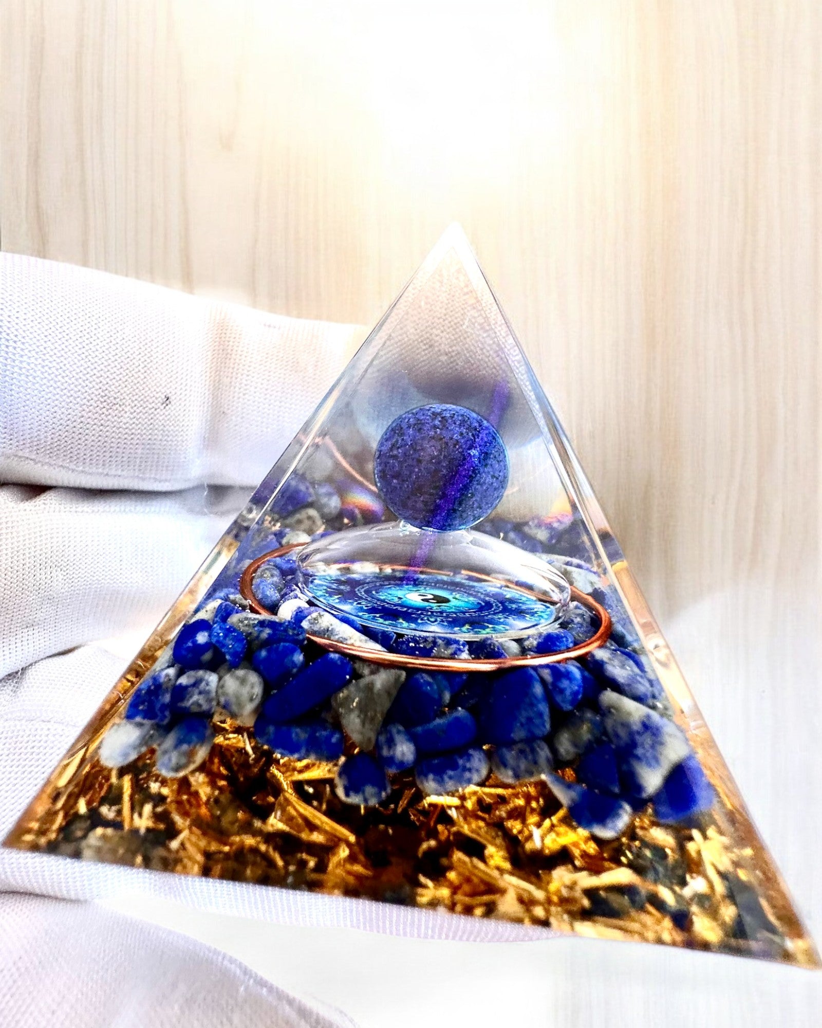 Energi Pyramide orgonit "Zenith" med Lapis Lazuli, perfekt som gave