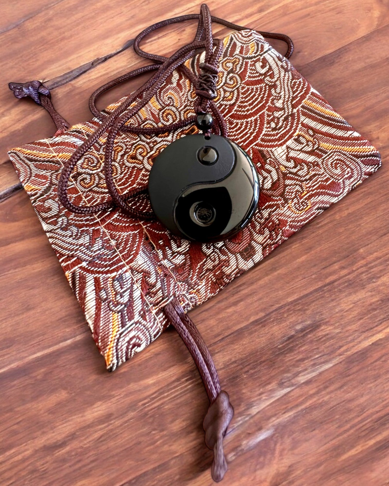 Boho halskæde med obsidian Yin Yang Tai Chi, mulighed for personliggørelse med gravering til gave