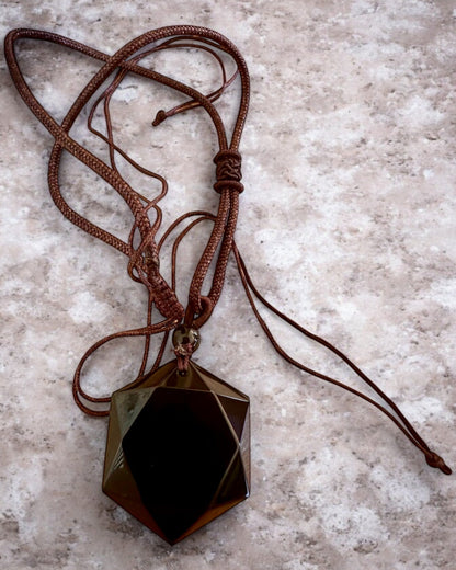 Amulet af sort obsidian "Davidstjerne", mulighed for personalisering med gravering som gave