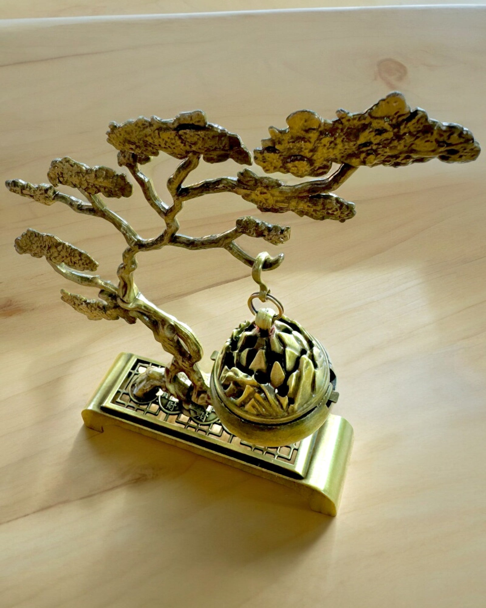 Elegant Metalisk Røgelsesholder Bonsai - mulighed for personliggørelse med gravering som gave