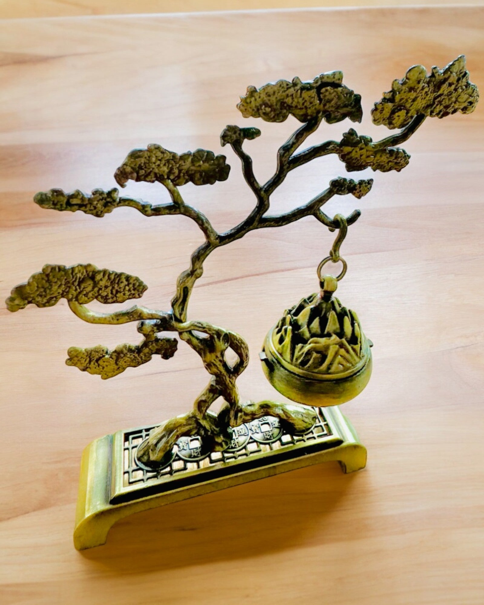 Elegant Metalisk Røgelsesholder Bonsai - mulighed for personliggørelse med gravering som gave