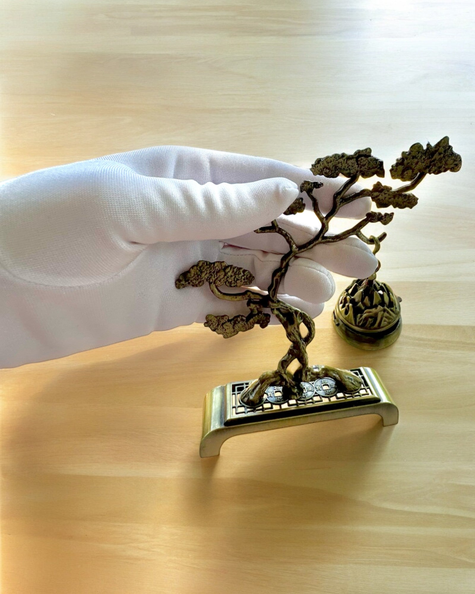 Elegant Metalisk Røgelsesholder Bonsai - mulighed for personliggørelse med gravering som gave