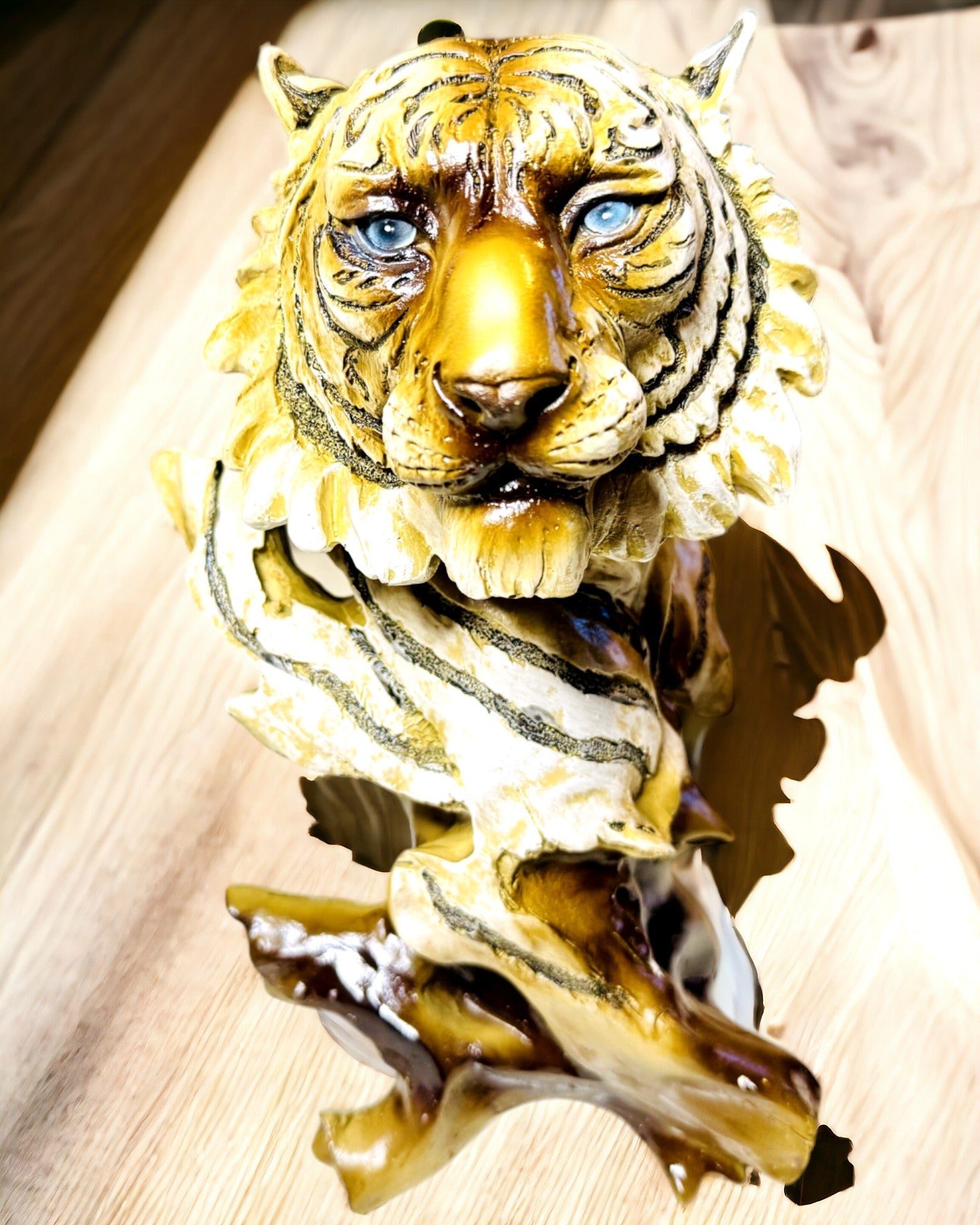 Statuette "Tiger Kongen af Junglen" med mulighed for gravering, figur 29 cm høj, dekoration til gave