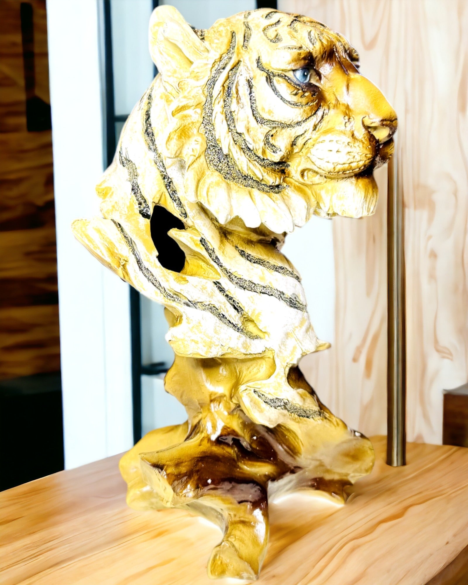 Statuette "Tiger Kongen af Junglen" med mulighed for gravering, figur 29 cm høj, dekoration til gave