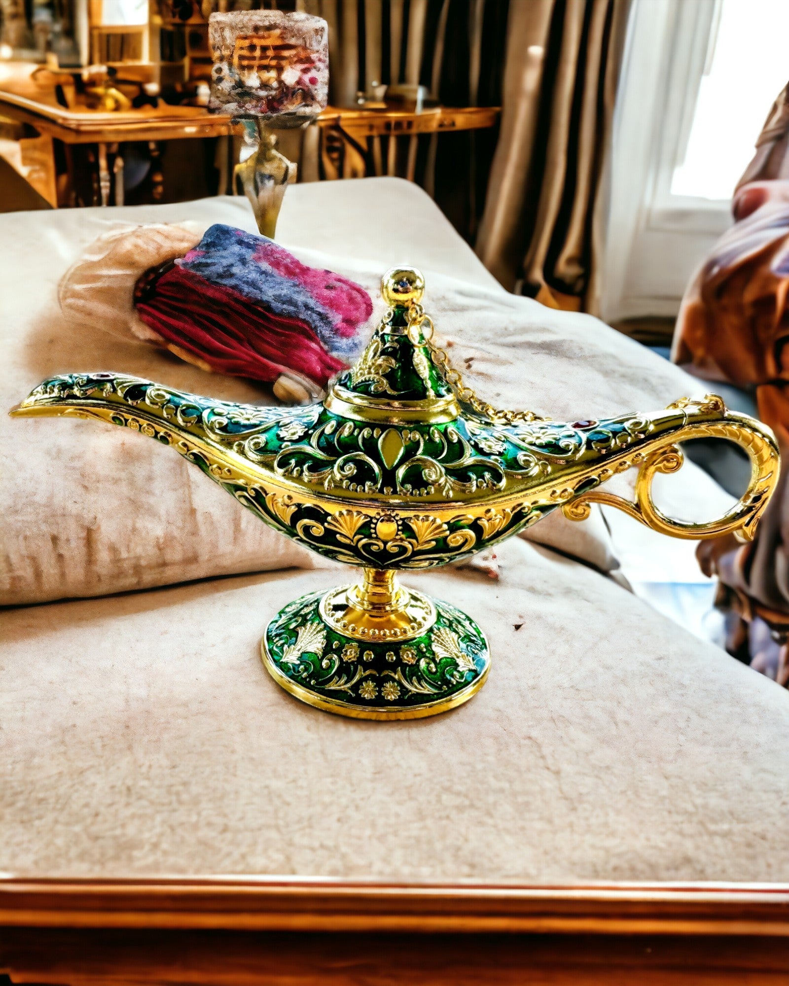 Magisk Aladdin Lampe med Gravering Mulighed - Mørkegrøn Variant, flettet med guld