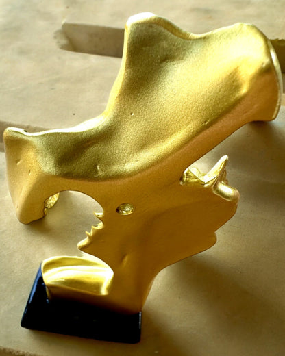 Figur "Elegance i Sten" farve guld - 13,5 cm høj, Dekorativ med mulighed for gravering