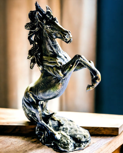 Noblesse - Figur, Statue af Hest i Bevægelse - mulighed for personalisering med gravering som gave