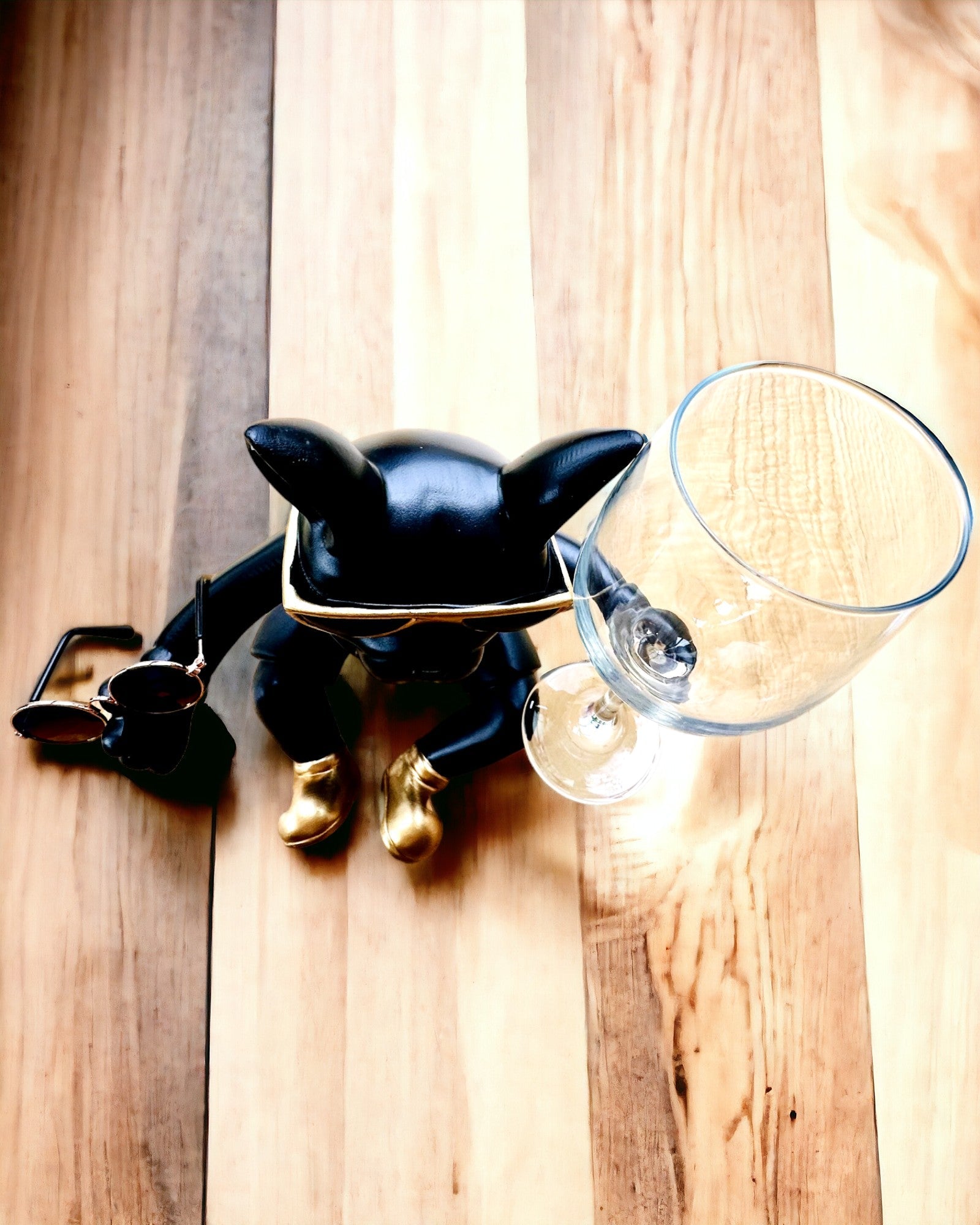 Eksklusiv Figur "Stilfuld Bulldog", farve sort, holder til vinglas eller champagneglas, personalisering med gravering