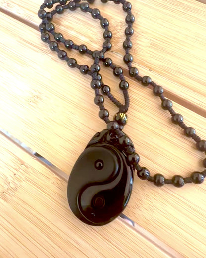 Obsidian Yin Yang Amulet med Gravering - Harmoni og Beskyttelse, personliggørelse med gravering som gave