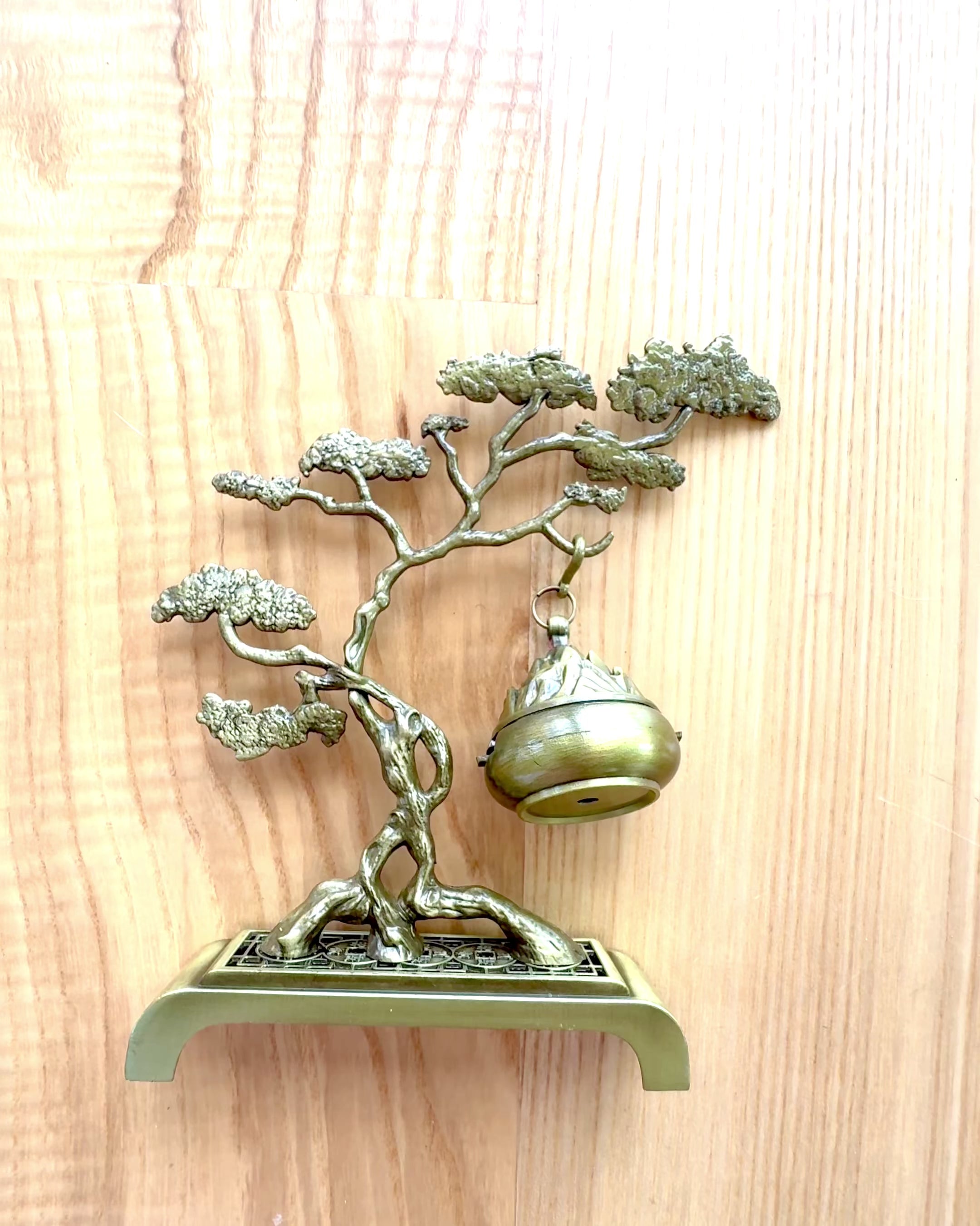 Elegant Metalisk Røgelsesholder Bonsai - mulighed for personliggørelse med gravering som gave