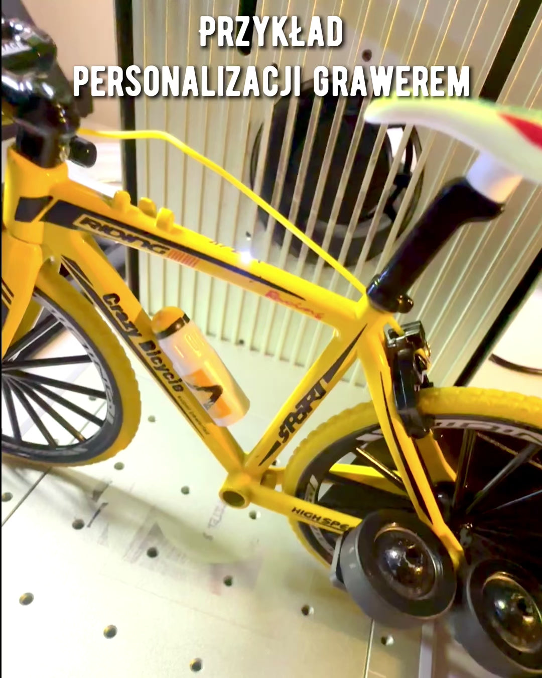 Miniaturmodel Metal Rød Cykel "SpeedMaster" personalisering med gravering som gave, 2 farvevarianter