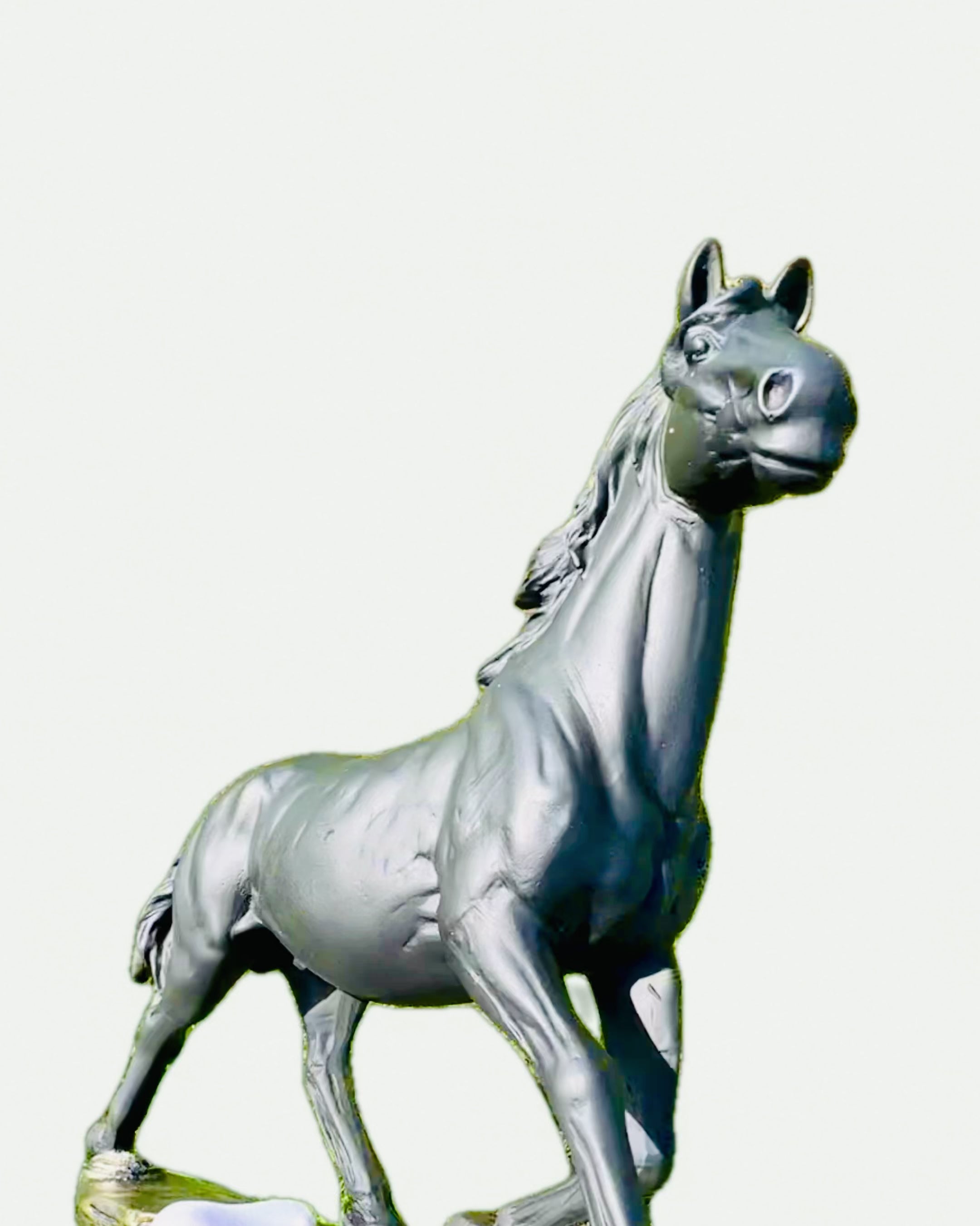 "Czarny Galop" - Elegant Hestefigur med Mulighed for Gravering